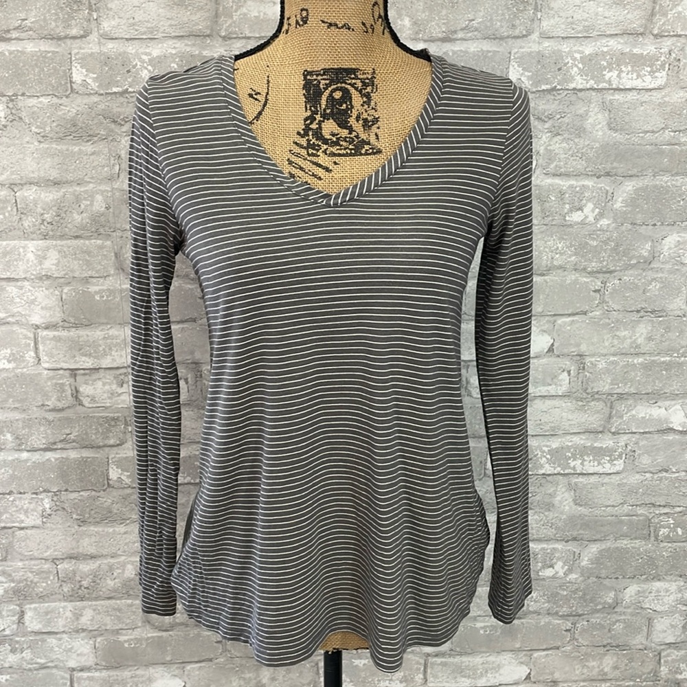 Garnet Hill Gray and White Striped Long Sleeve V-Neck Tee, XS